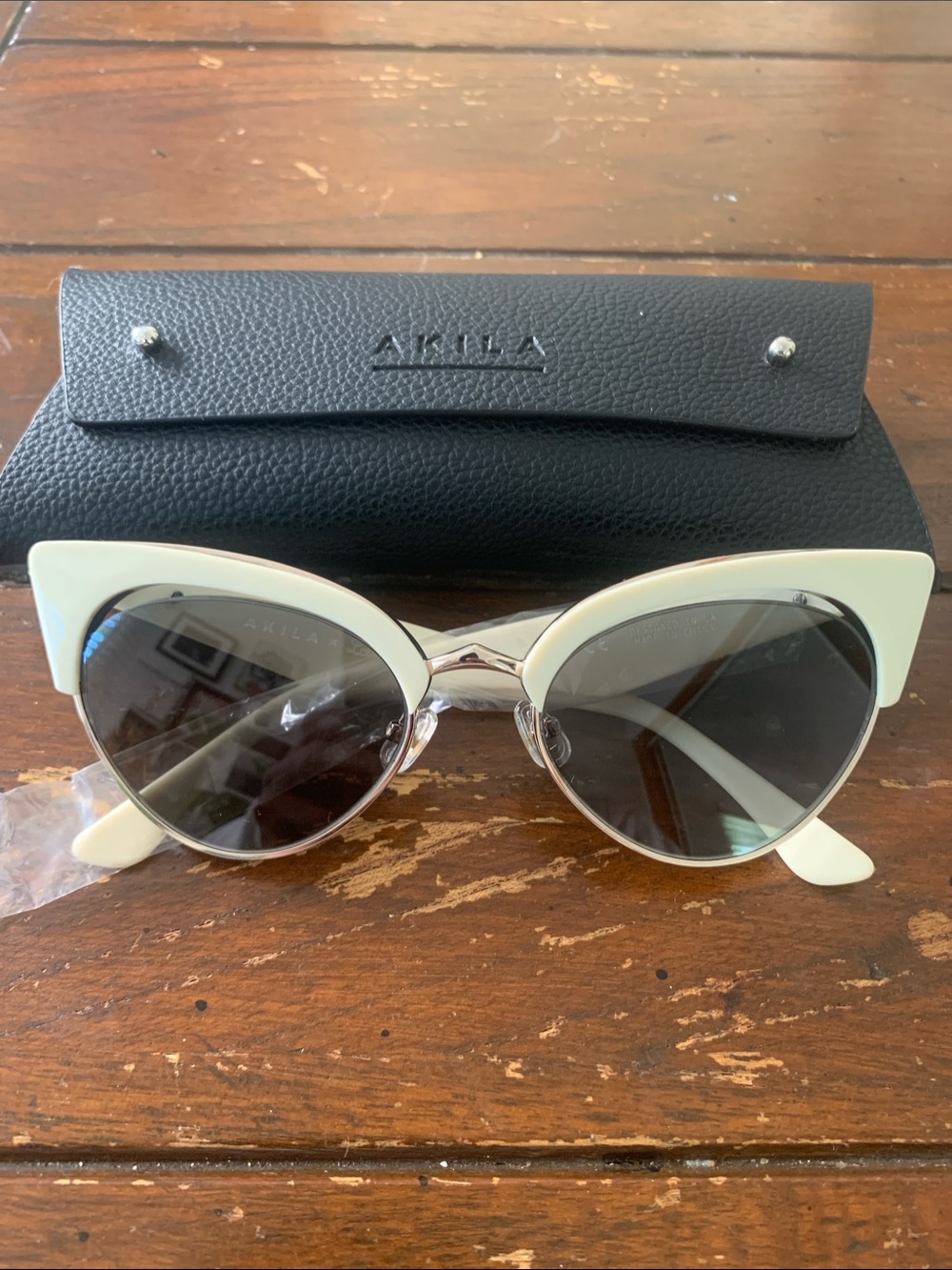 Akila x LoveMade White Cat-Eye Sunglasses with Black Lenses